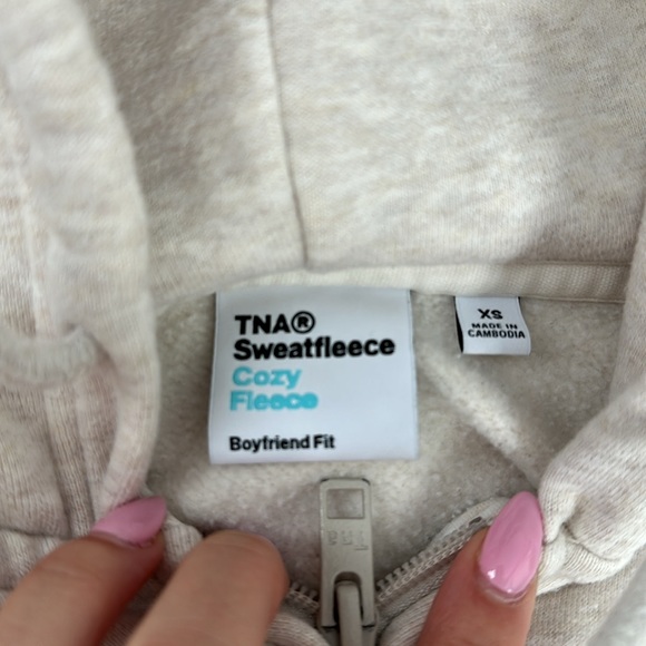 TNA SET boyfriend fit oatmeal colored sweat set hoodie and sweat pants - Picture 2 of 5